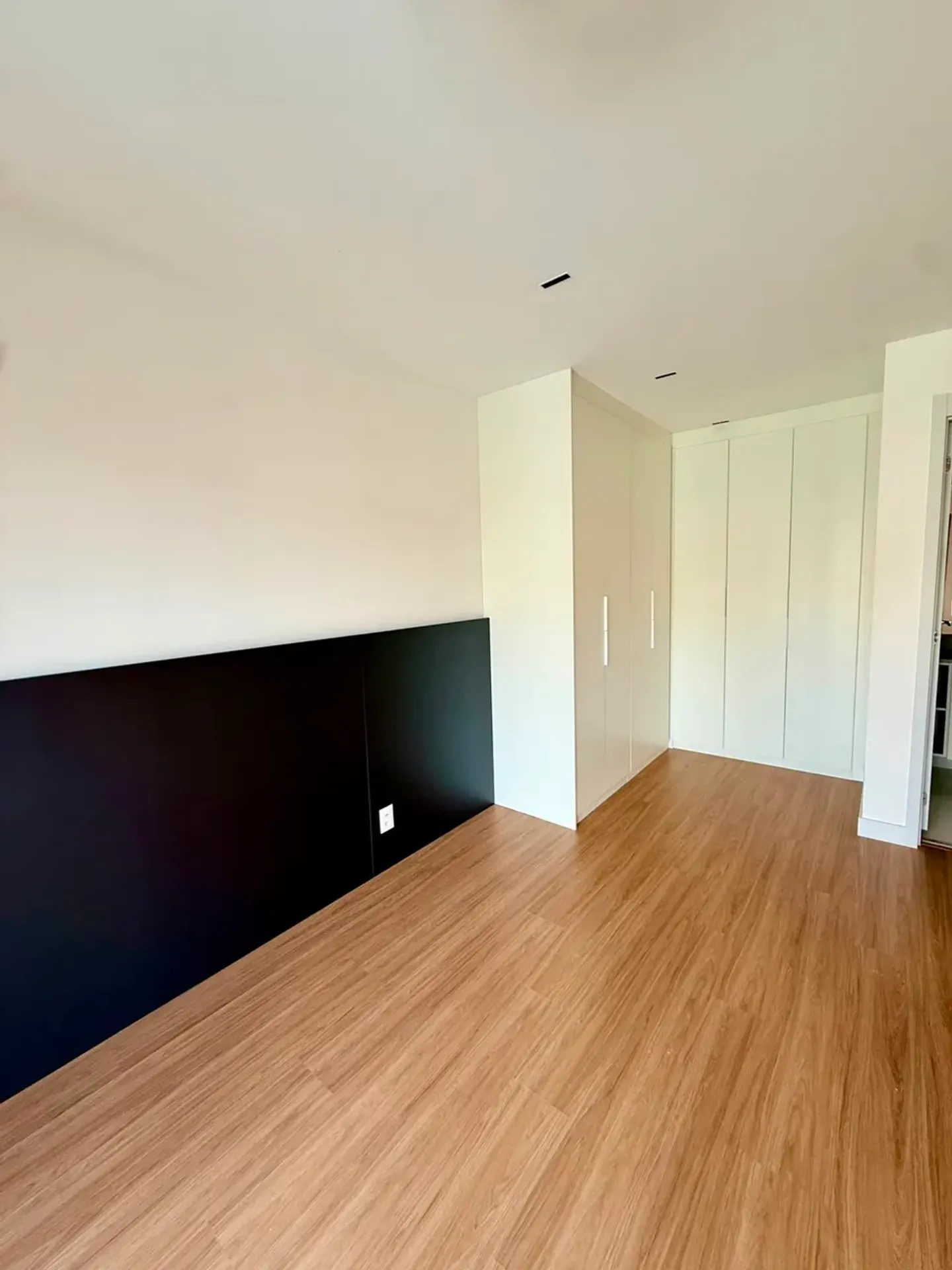 3-bedroom apartment with balcony and open-plan kitchen — photo 23