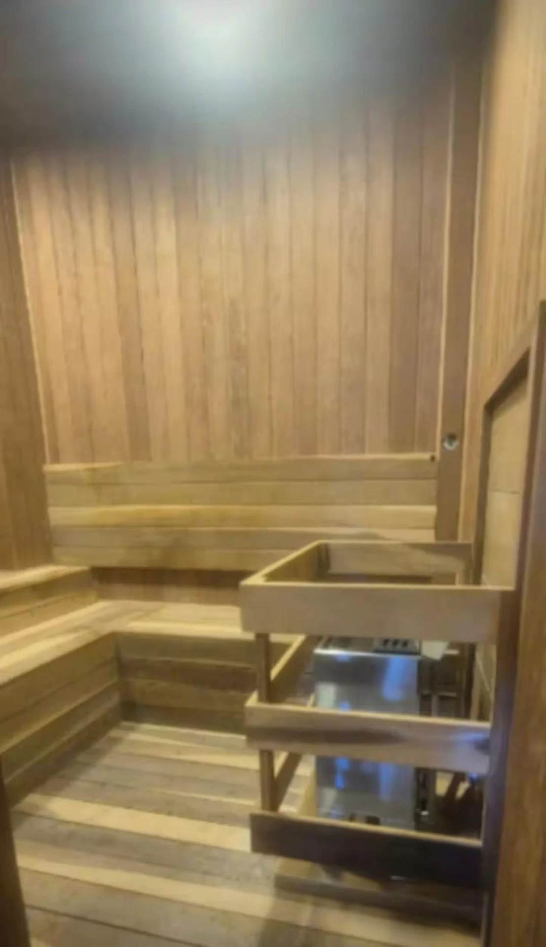 2-bedroom apartment with balcony and laundry area — photo 38