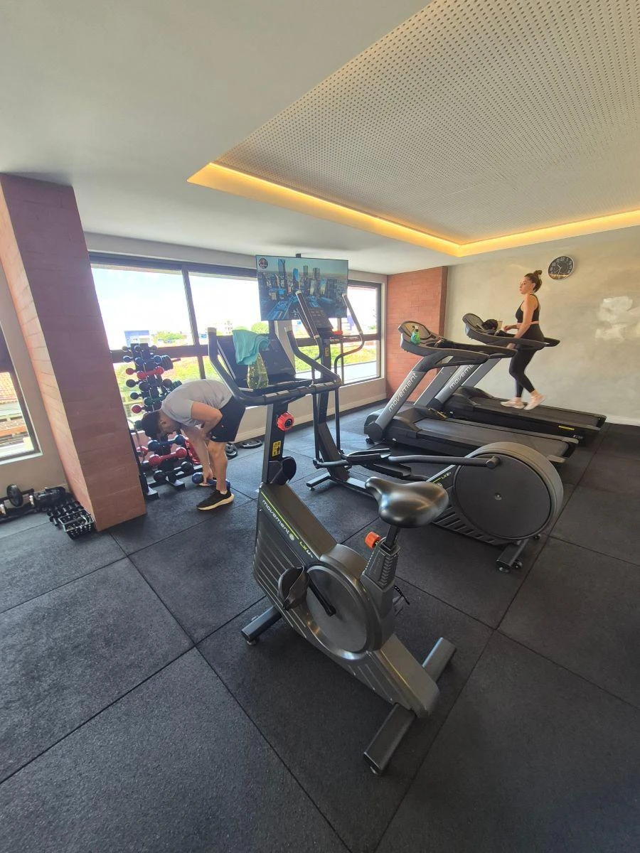 Робоче місце та 2 спальні: квартира 63 м² — photo 25