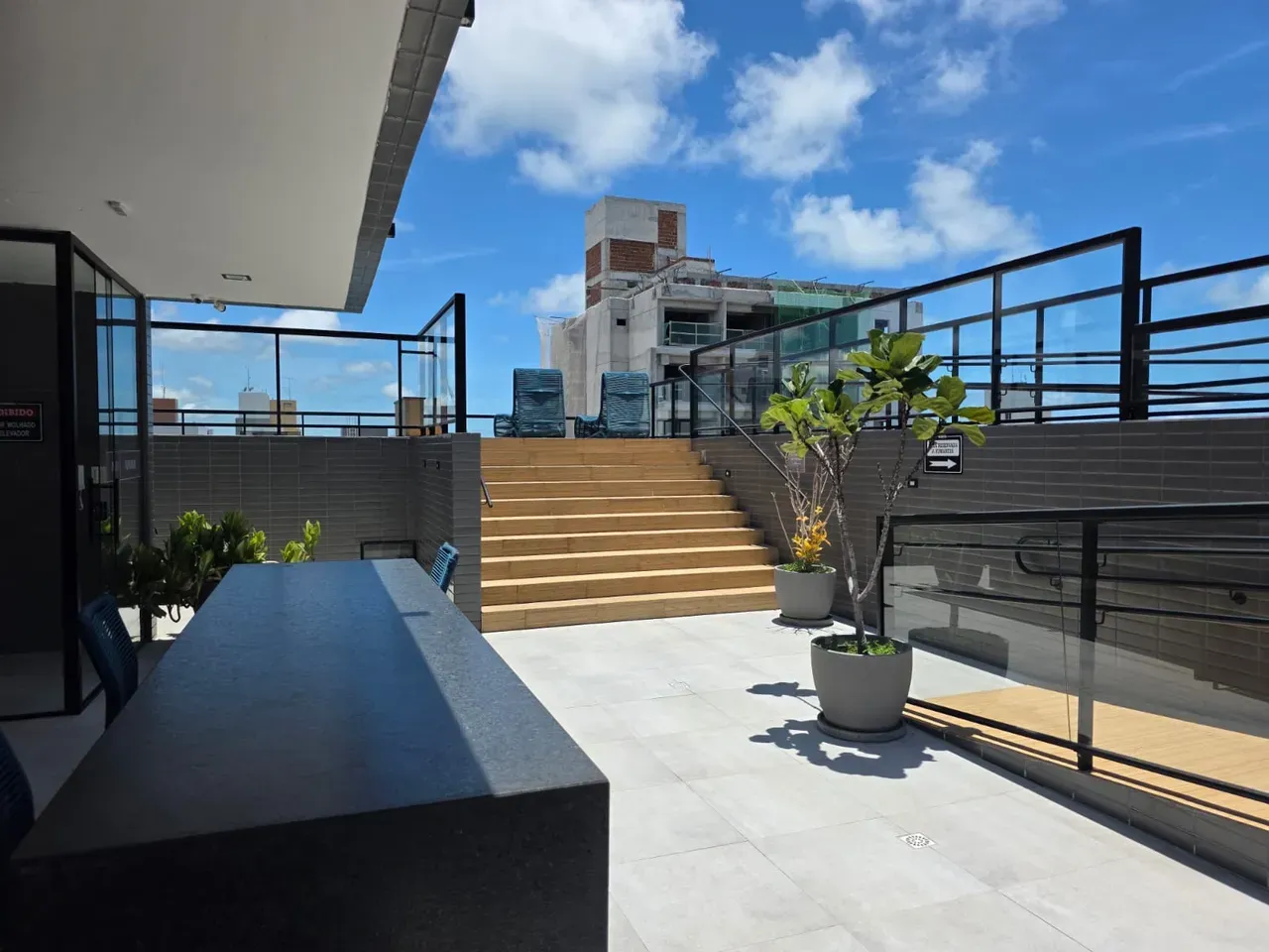 Furnished 110 m² apartment with open-plan kitchen — photo 34