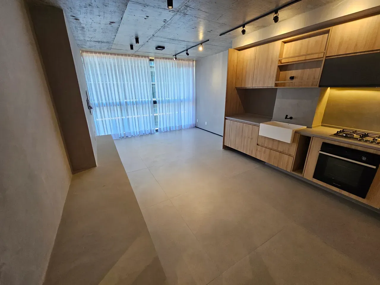 3-bedroom apartment with balcony and open kitchen — photo 2
