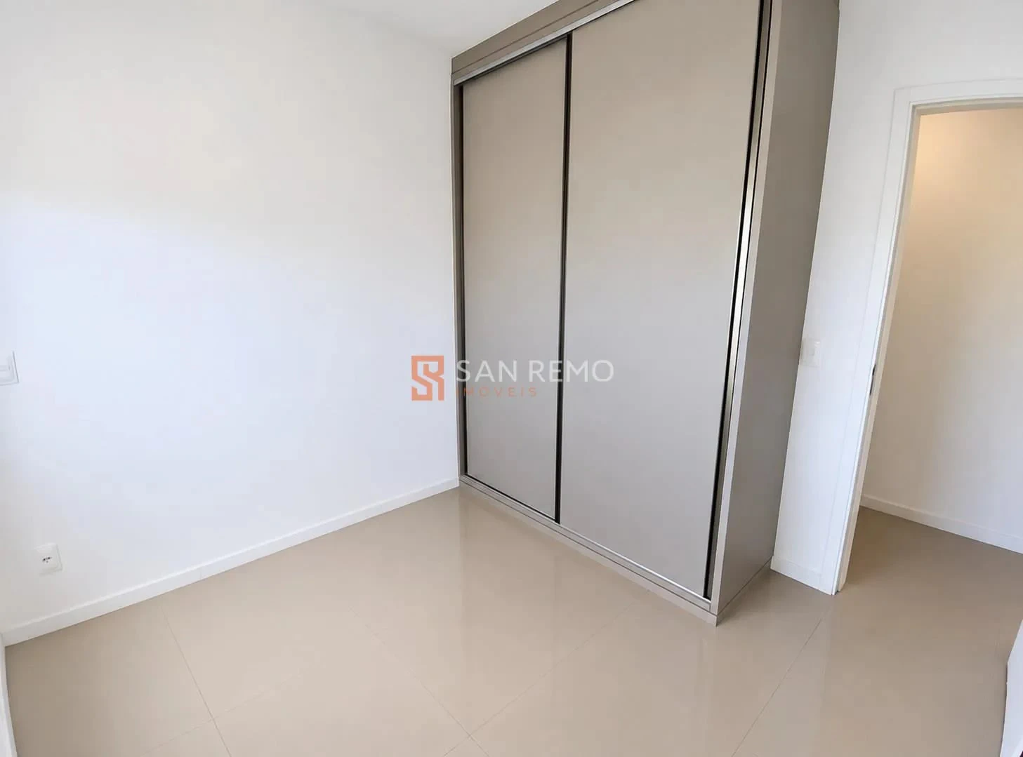 2-bedroom apartment with a washing machine in Florianópolis — photo 4