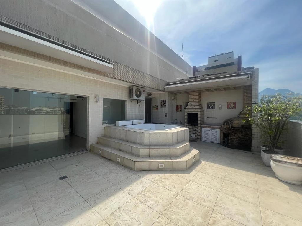 200 m² duplex apartment with 3 bedrooms and 6 bathrooms — photo 18