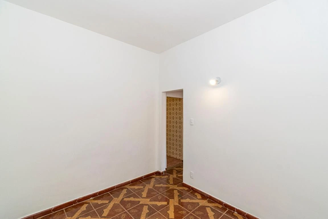 Unfurnished 2-bedroom house with fitted kitchen cabinets — photo 25