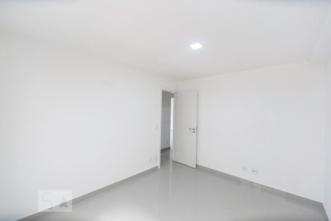 Unfurnished 3-bedroom apartment with a private BBQ — photo 9