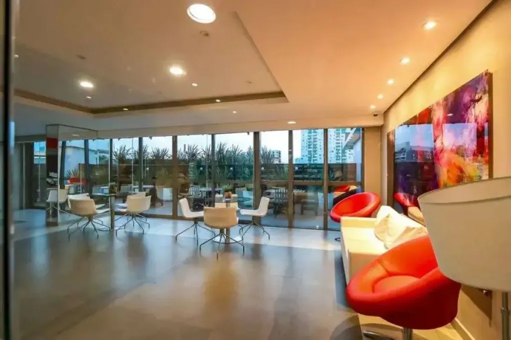Furnished 1-bedroom apartment with an open-plan kitchen — photo 22