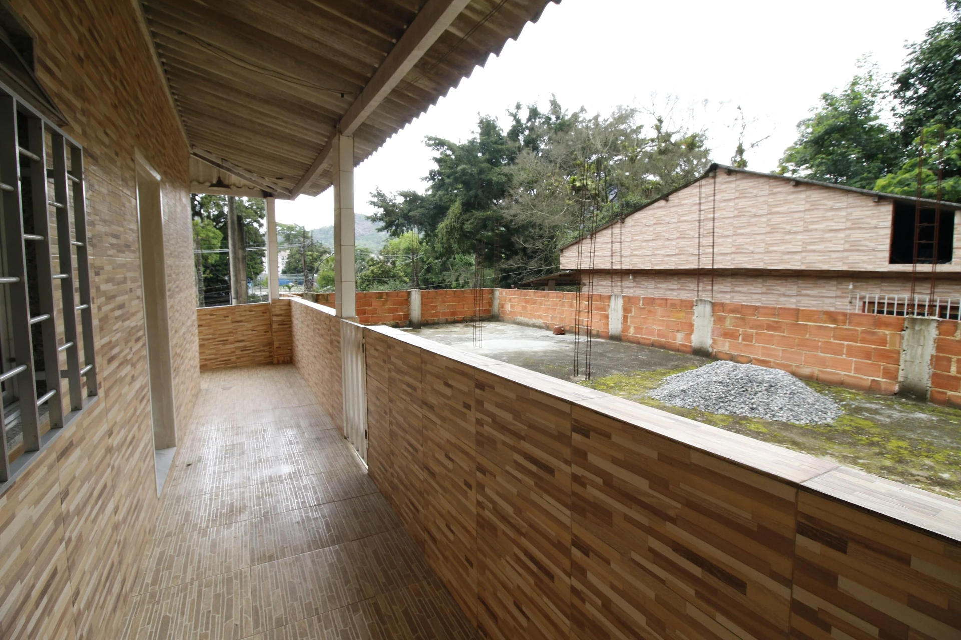 3-bedroom apartment with a grill on the balcony — photo 49