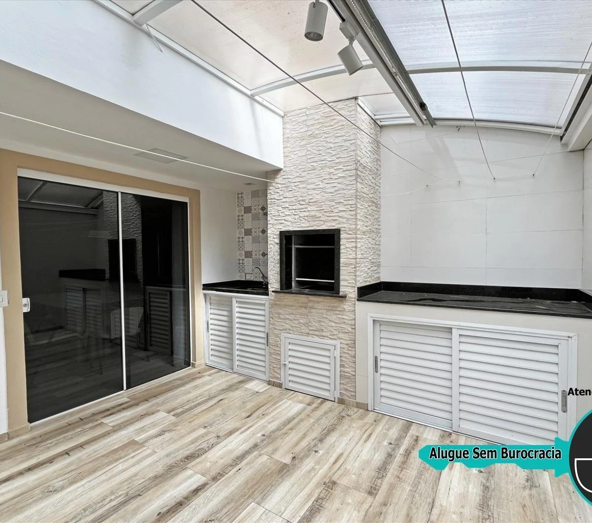 3-bedroom house with a suite and 2 parking spots — photo 8