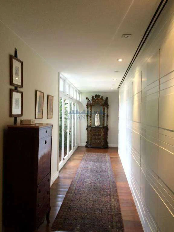 Furnished house with 4 bedrooms and 498 m², closed kitchen — photo 2