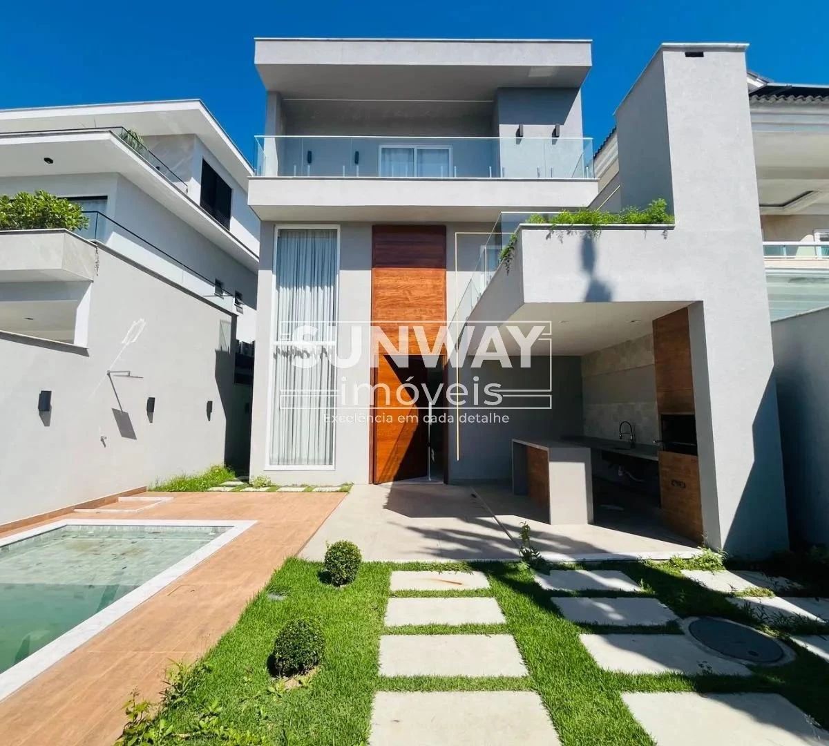 House, 350 m², with a grill on the balcony — photo 4