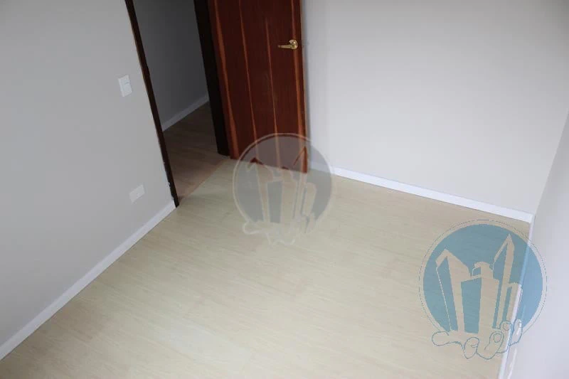 2-bedroom apartment with wood or laminate floors in Curitiba — photo 10