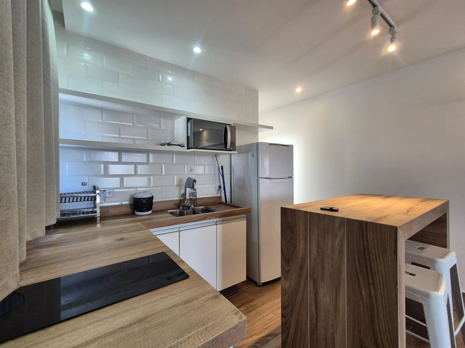 Studio mobiliado com 1 quarto e varanda com fechamento — photo 16