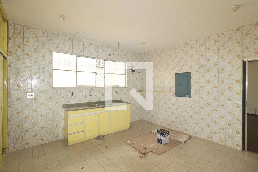 House, 500 m², with wood or laminate floors — photo 2