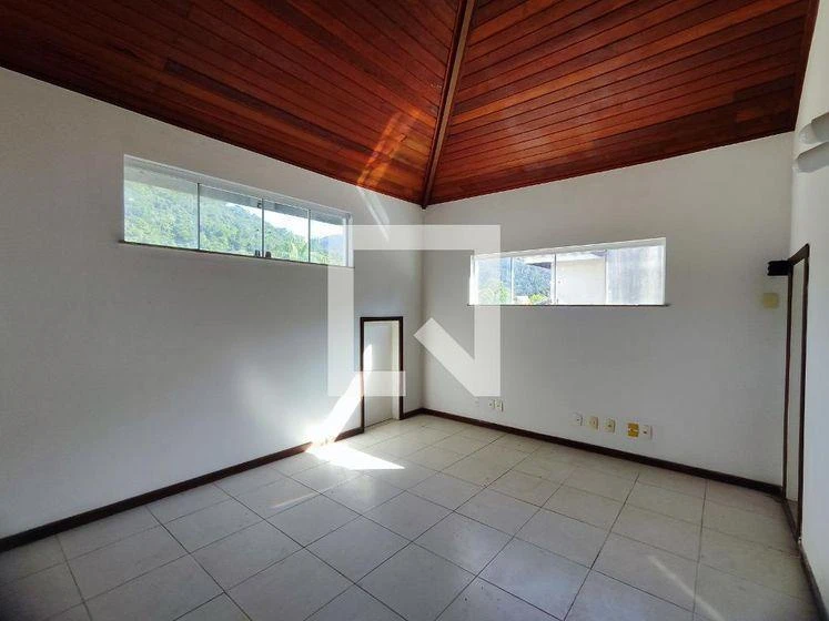 4-bedroom house with a mountain view in Rio de Janeiro — photo 31