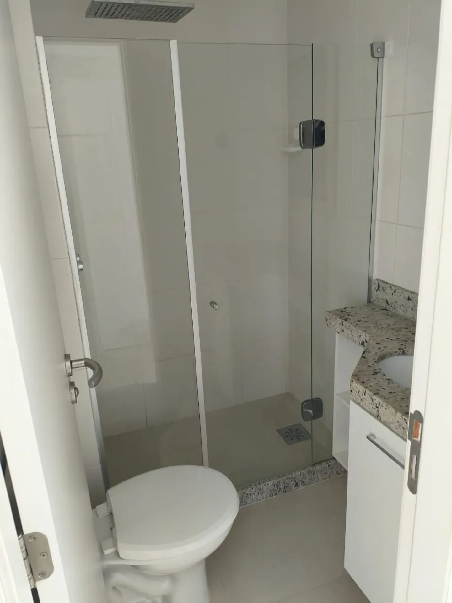 2-bedroom apartment in a building with a gym — photo 16