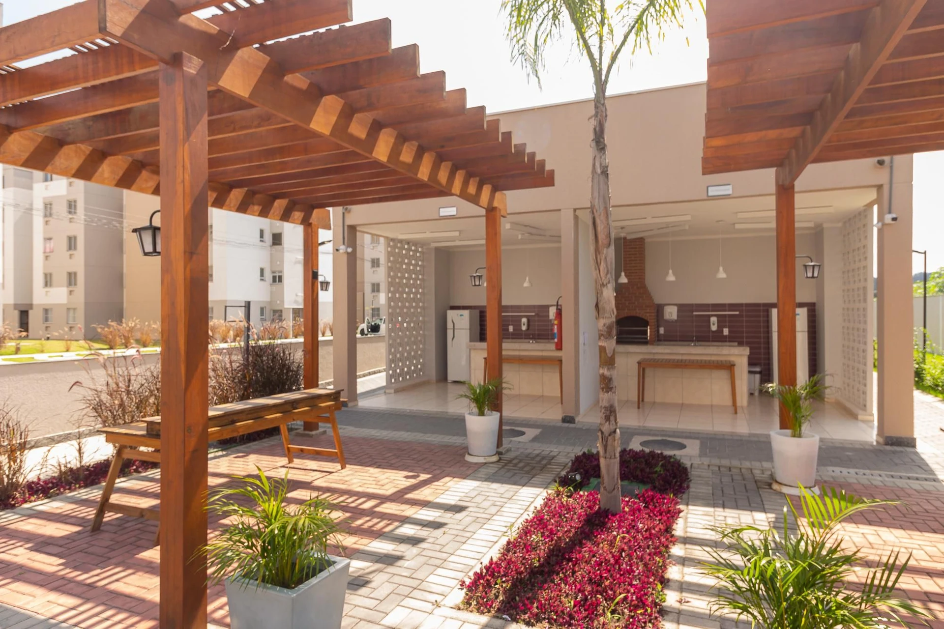 Apartamento com 2 quartos e box de vidro no banheiro — photo 39