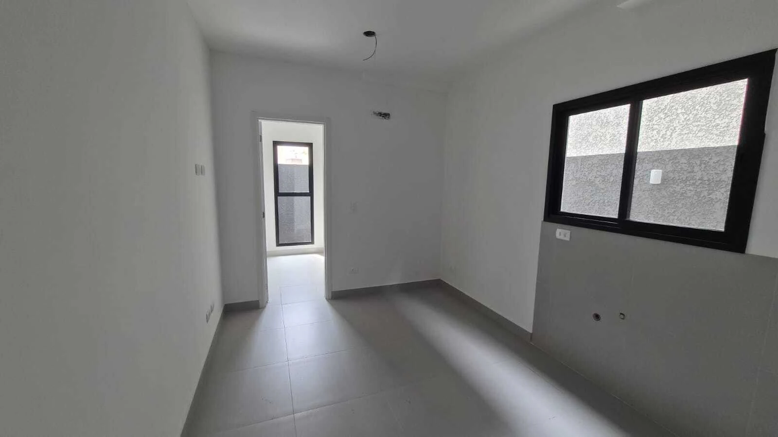 One-bedroom apartment in a building with a coworking space — photo 5