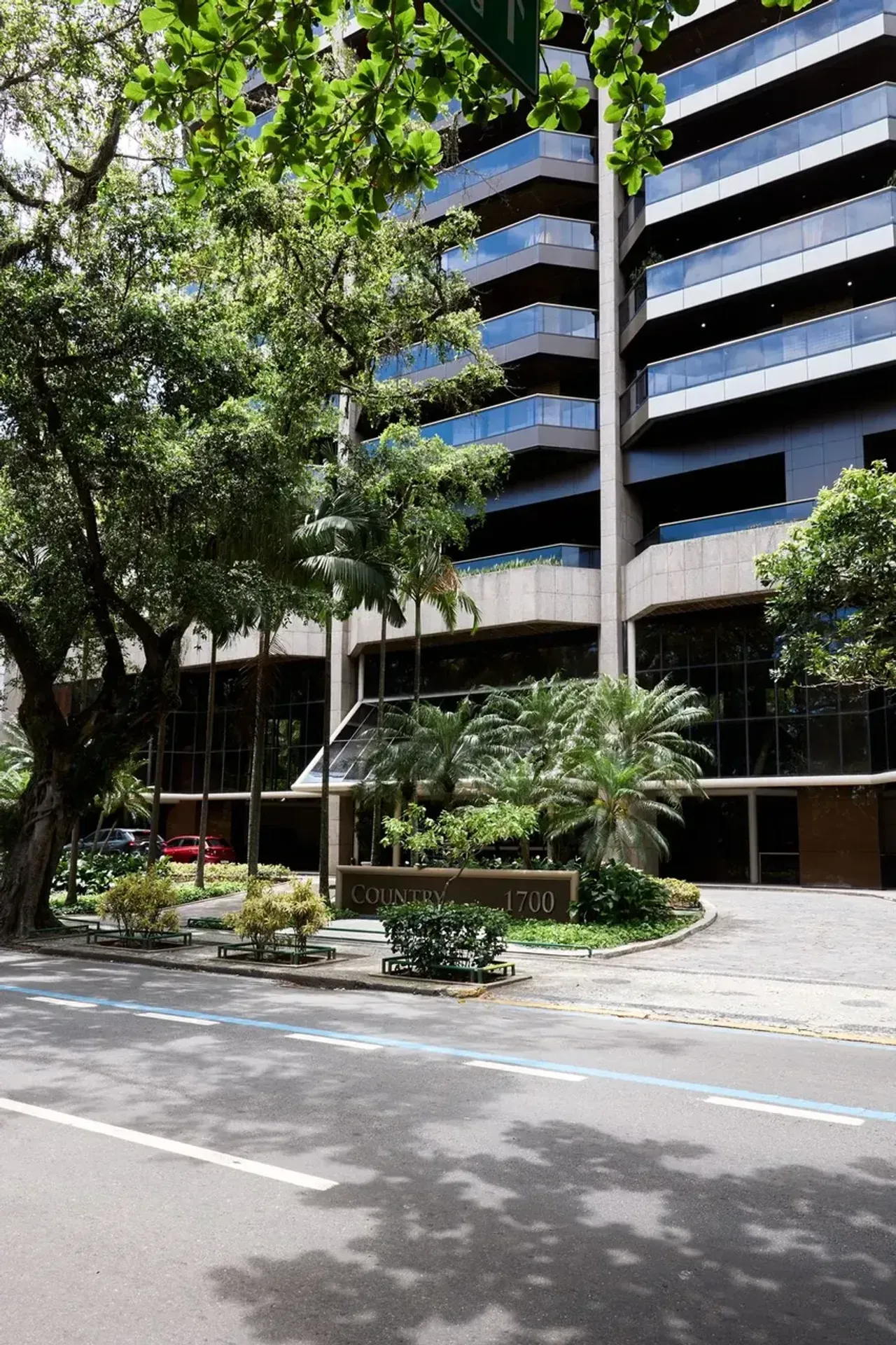 Unfurnished 2-bedroom apartment with 3 bathrooms — photo 24