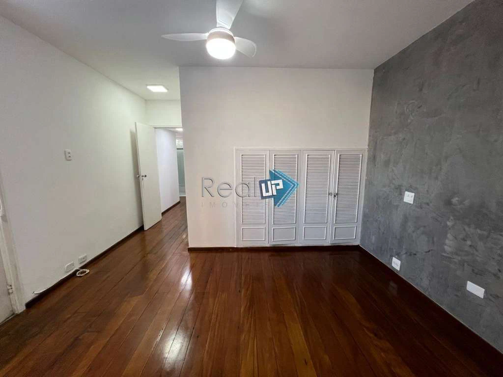 2-bedroom apartment with a glazed balcony — photo 12