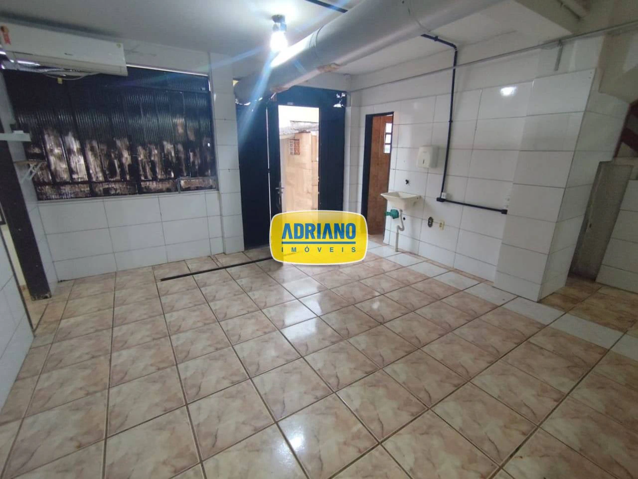 House with 4 bedrooms and a private garden — photo 29