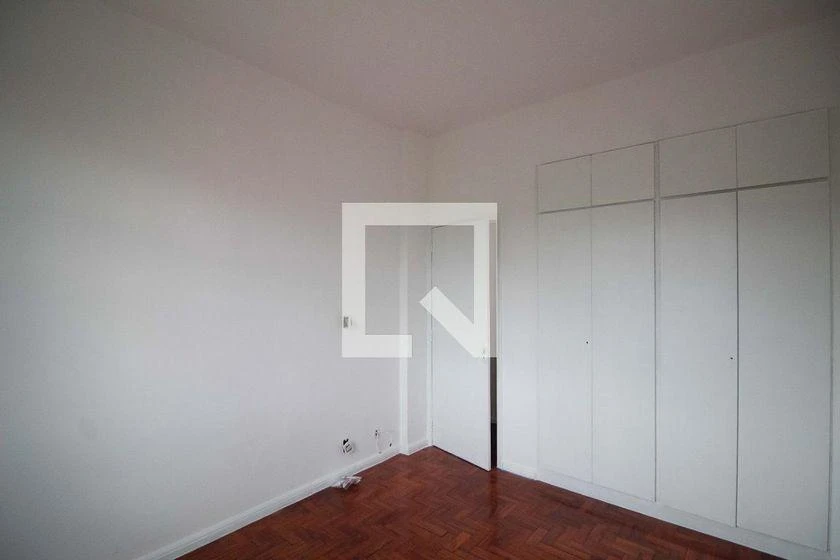 2-bedroom apartment with wood or laminate floors — photo 5