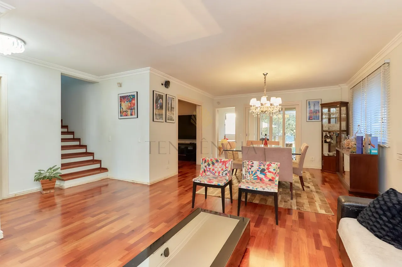 Furnished house with 4 en-suite bedrooms and gas kitchen