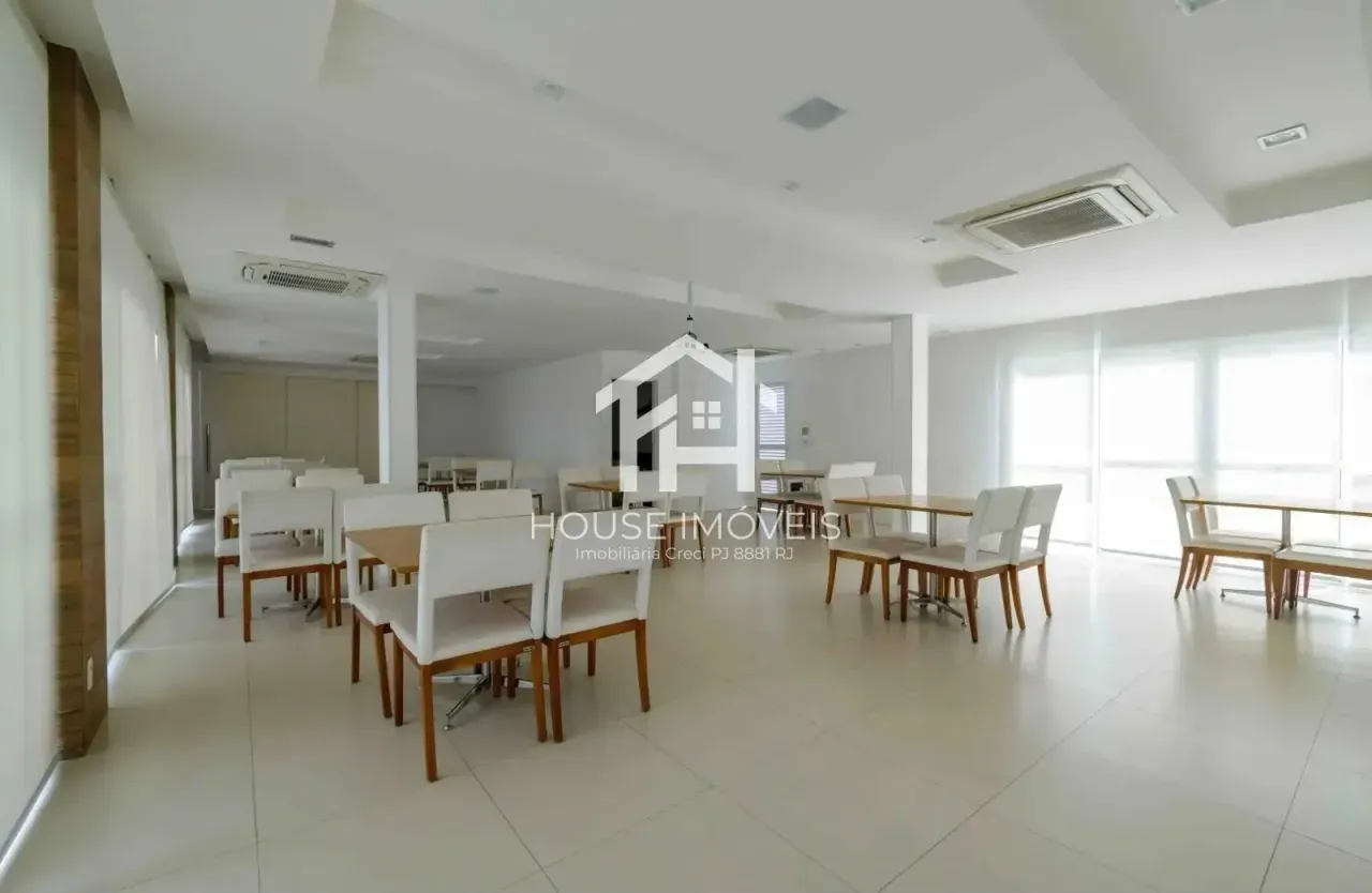 Панорамные окна и 3 спальни: квартира 150 м² — photo 38