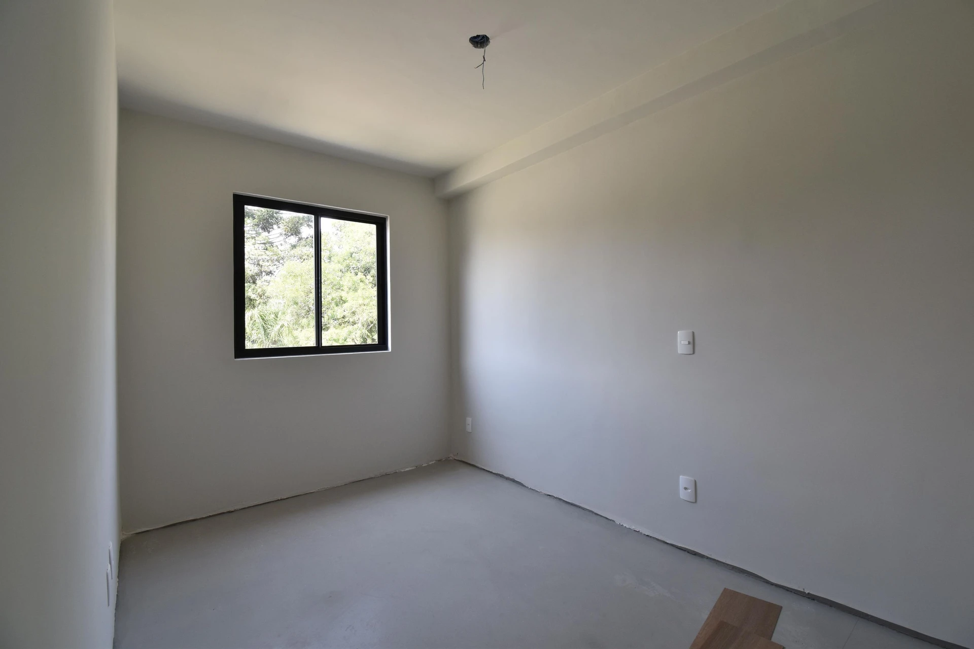 Balcony with a grill in a 2-bedroom apartment, 53 m² — photo 42