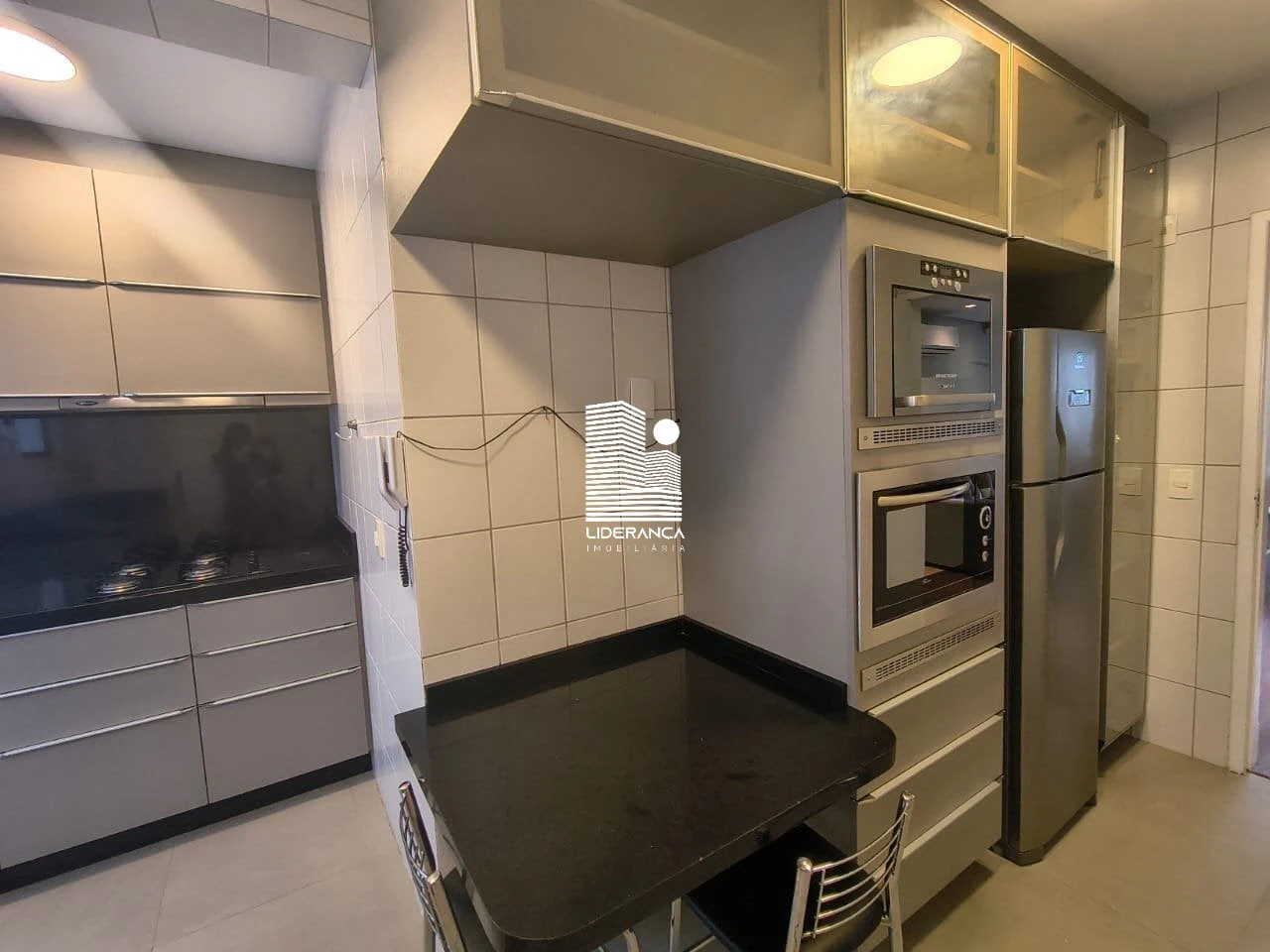 Apartamento com piso de madeira ou laminado, Centro — photo 4