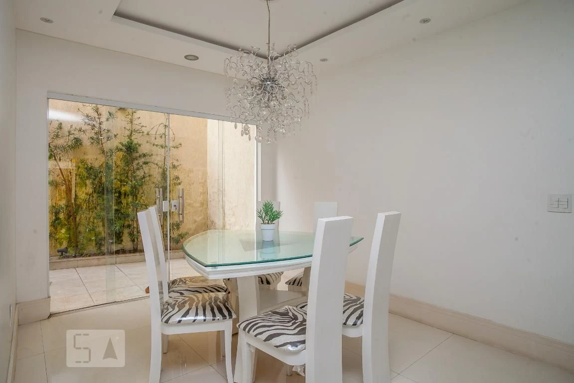 Власний басейн та 4 спальні: будинок 330 м² — photo 22