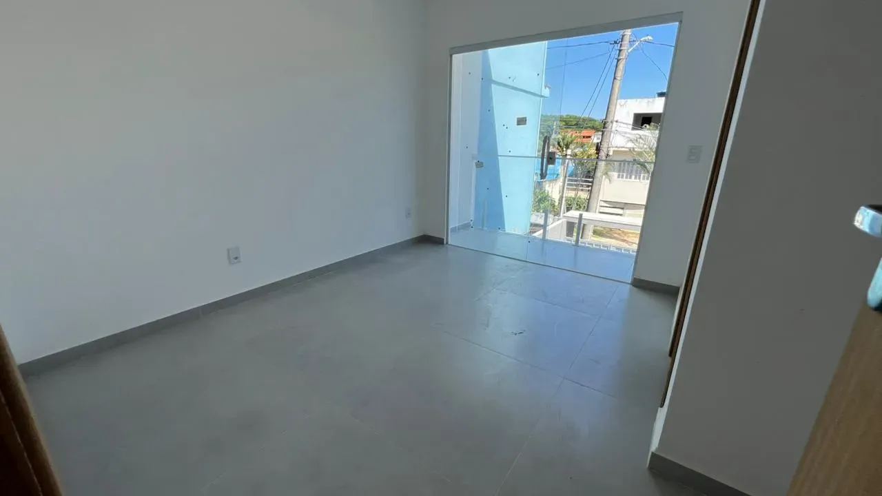 Balcony with a grill in a 3-bedroom house, 80 m² — photo 10