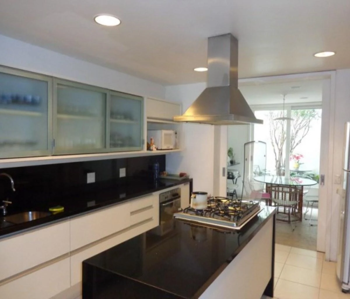 Furnished 500 m² house with 4 bedrooms and 5 parking spots — photo 44