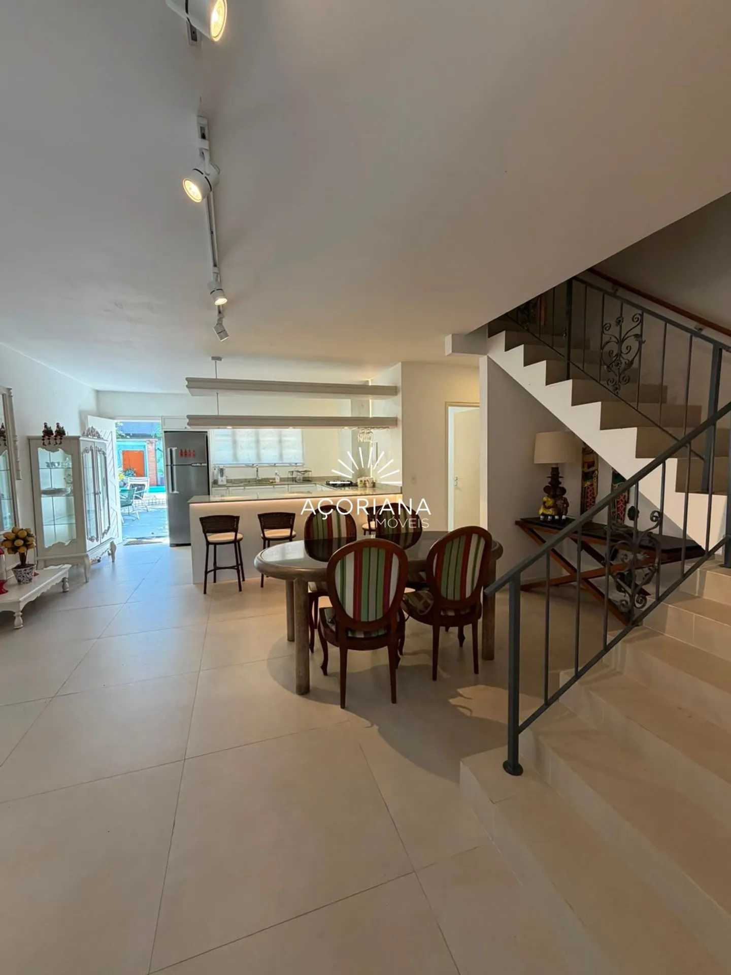 Furnished 600 m² house with 5 bedrooms and an integrated kitchen — photo 12