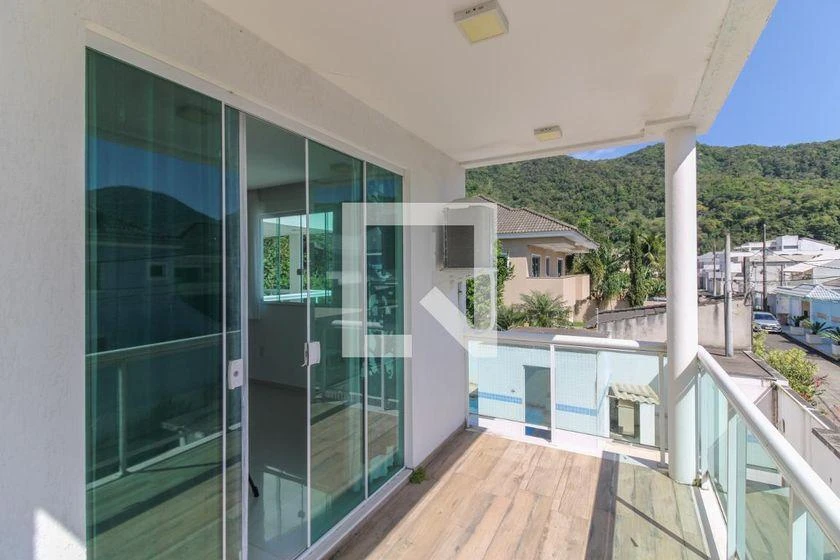 Condominium house with 5 bedrooms and 4 bathrooms — photo 33