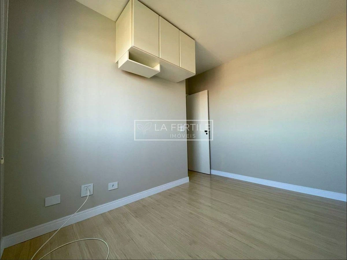 Furnished apartment, 55 m², with wood or laminate floors — photo 3