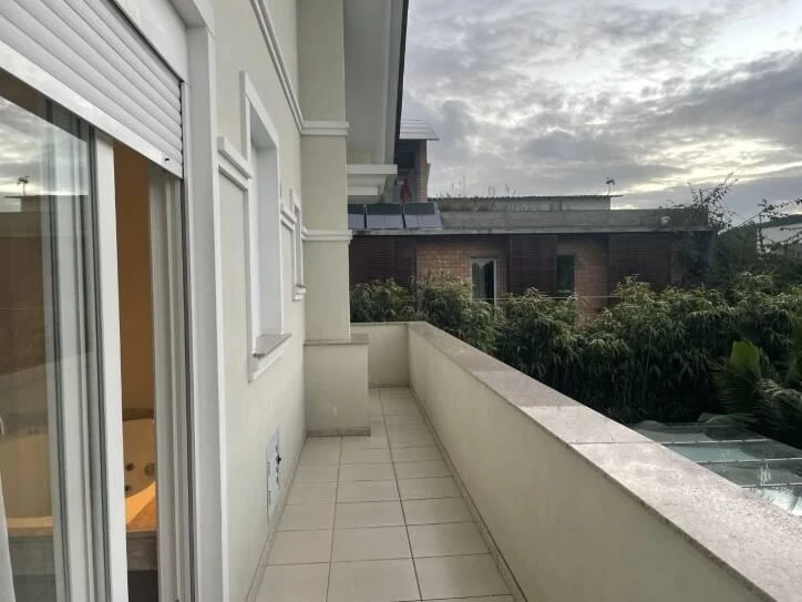 Ванна та 4 спальні: будинок 258 м² — photo 30
