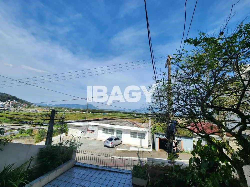 140 m² house with 3 bedrooms and an en-suite — photo 14
