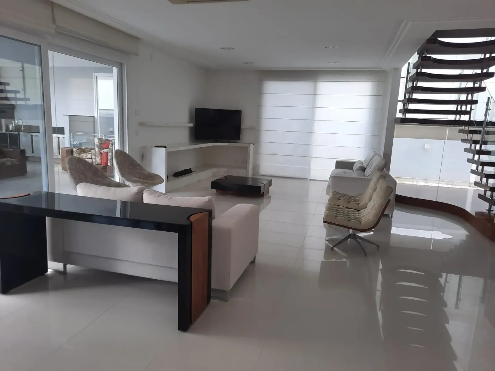House with 7 bedrooms and an open-plan kitchen — photo 79