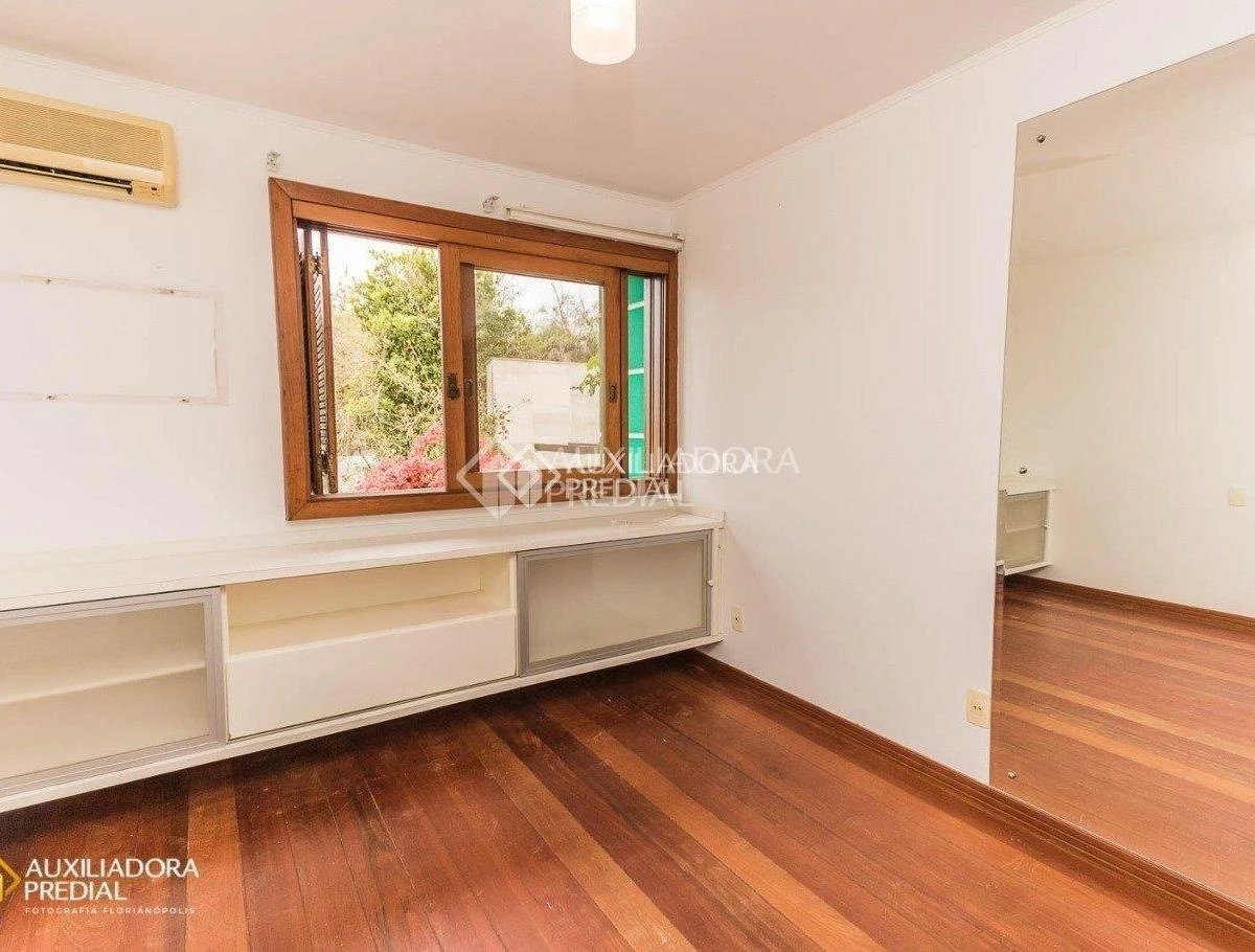 560 m² house with floor-to-ceiling windows and a home office — photo 15