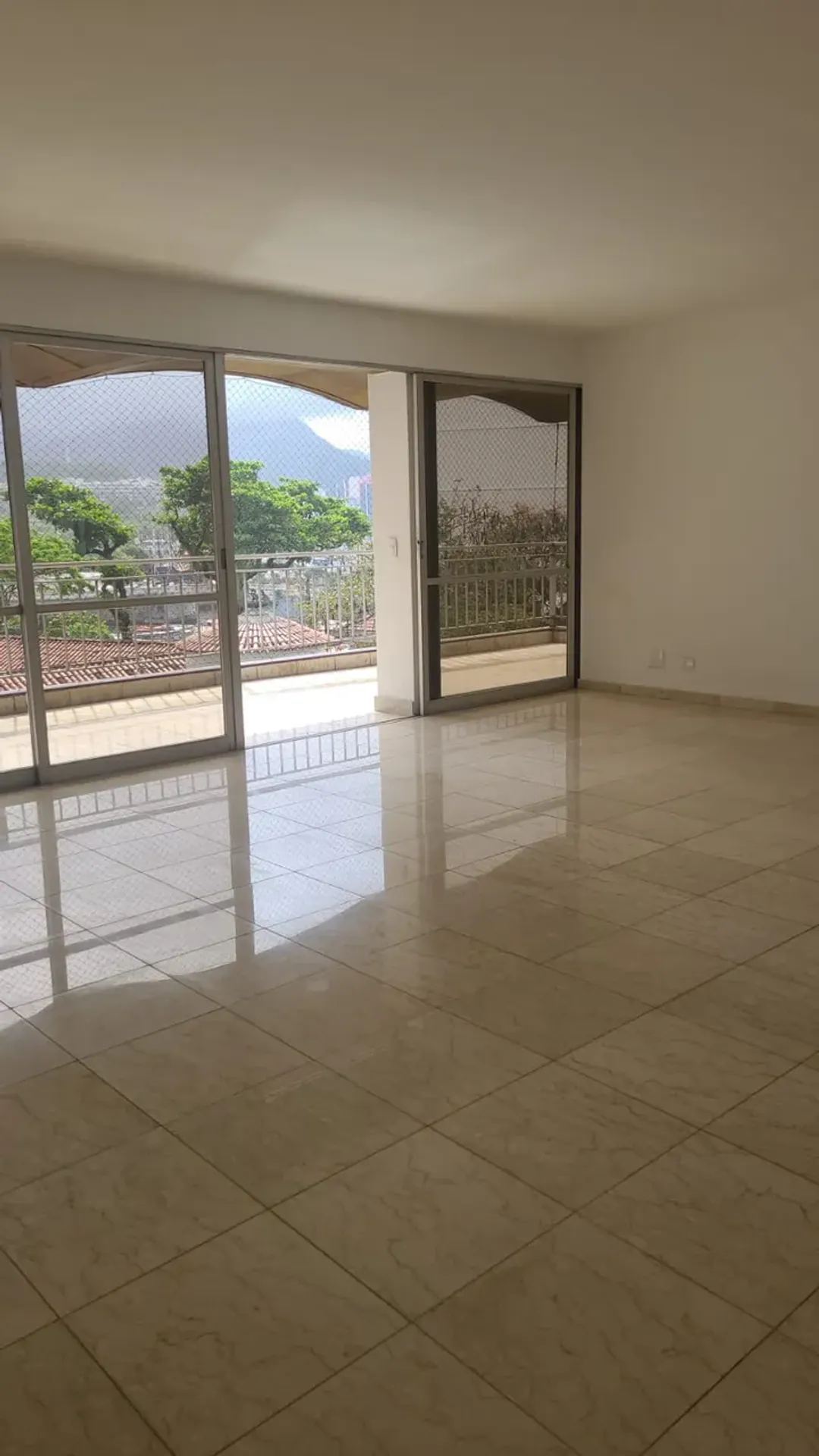 3-bedroom apartment with a bathtub in Rio de Janeiro