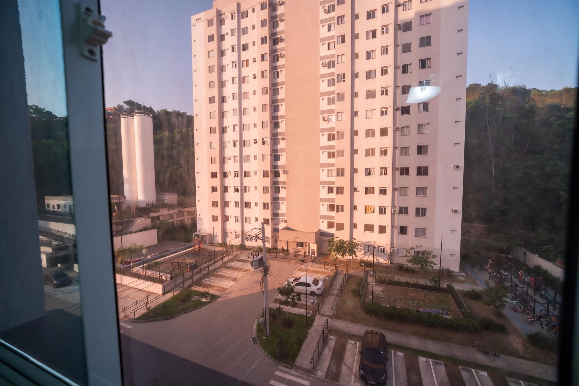 2-bedroom apartment in a building with a gym — photo 9