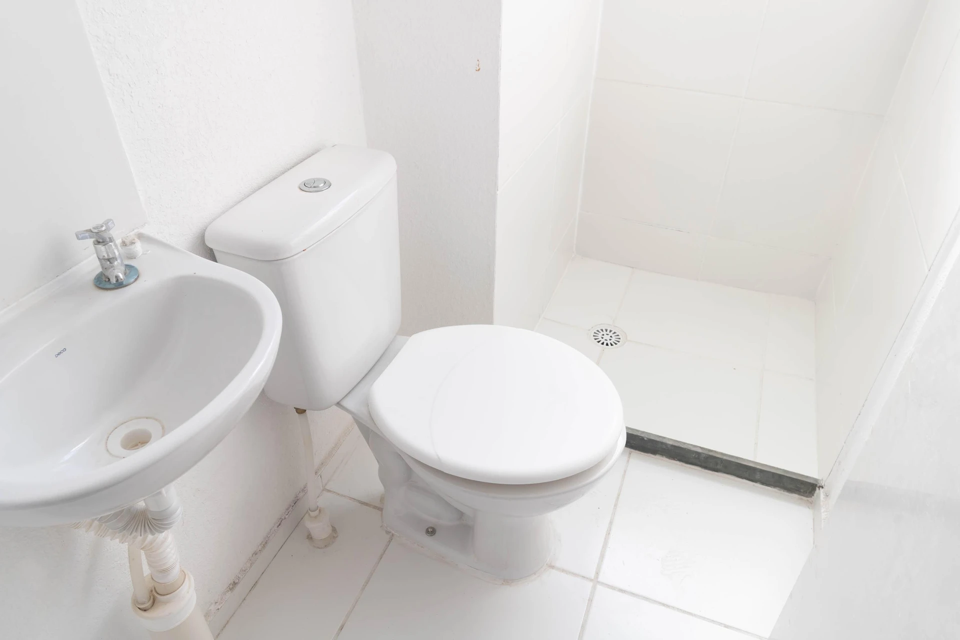Apartamento de 2 dormitorios y baño con ducha de vidrio — photo 8