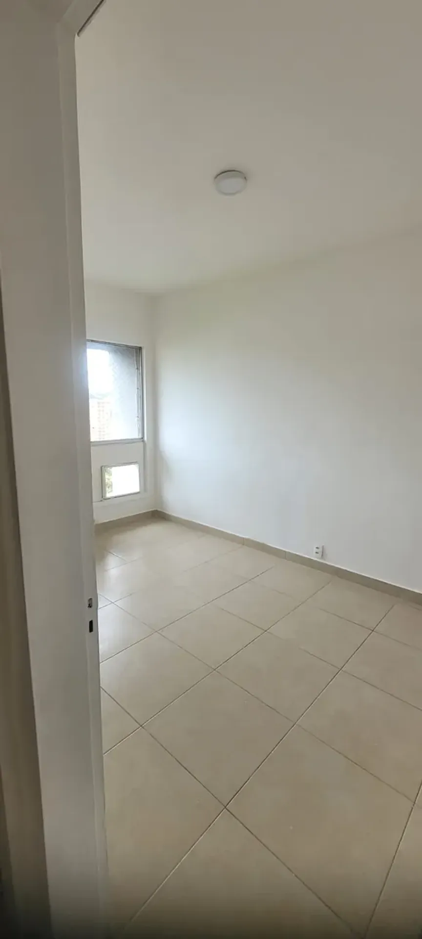 2-bedroom apartment in a building with a gym — photo 2