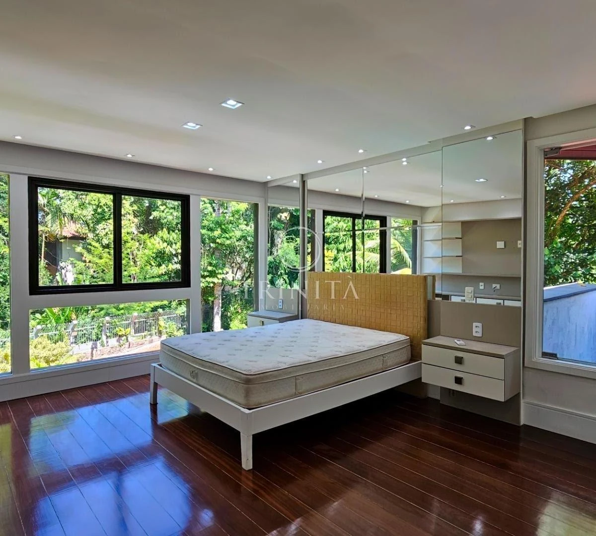 5-bedroom house with a bathtub in Rio de Janeiro — photo 20