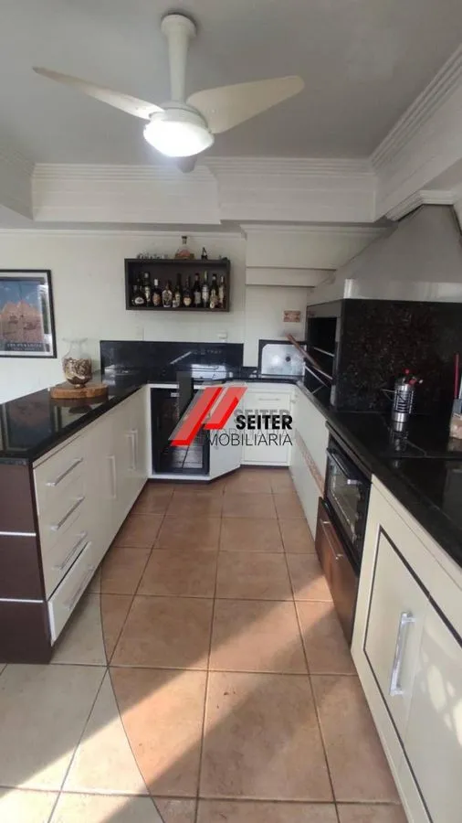 Rental house with 5 bedrooms and an open-plan kitchen — photo 3