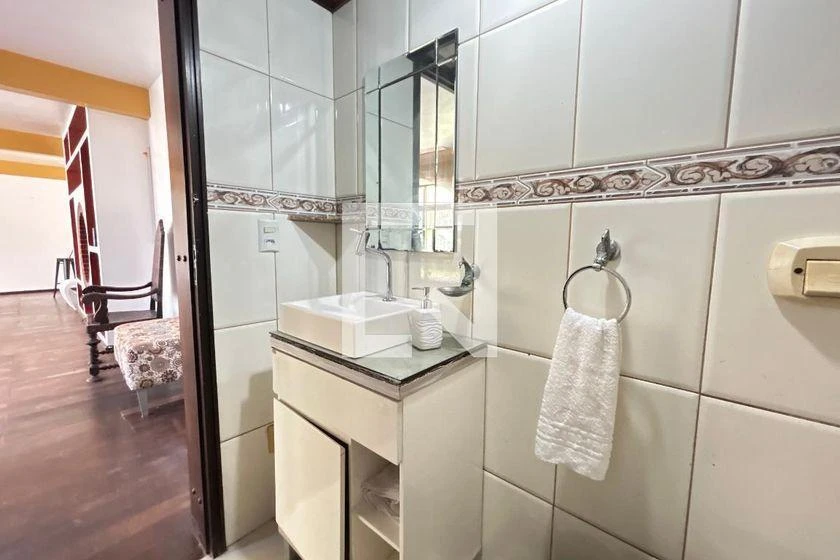 4-bedroom house with a bathtub — photo 39
