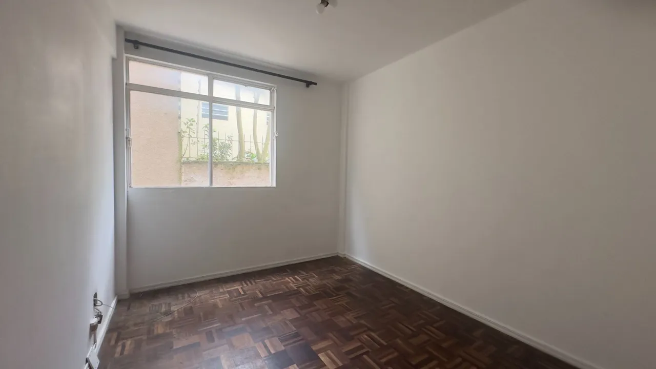 2-bedroom apartment with a glass shower enclosure — photo 9