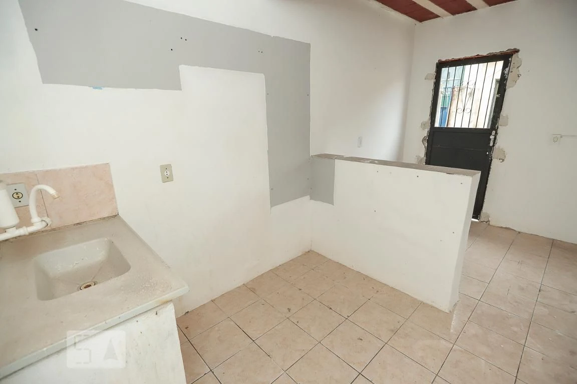 Rental house with balcony, 1 bedroom and 1 bathroom — photo 5