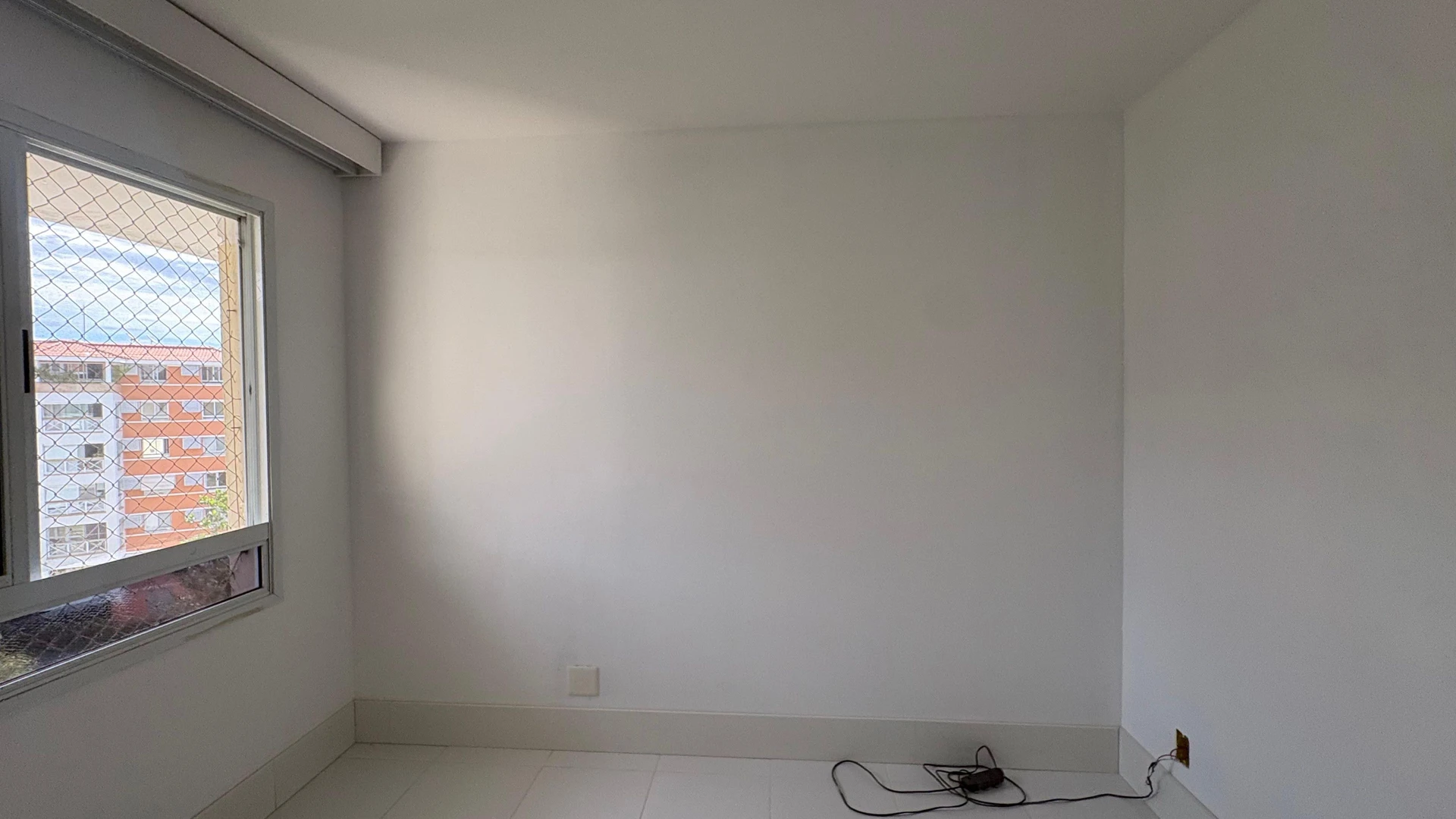 3-bedroom apartment with a glass-enclosed balcony — photo 29