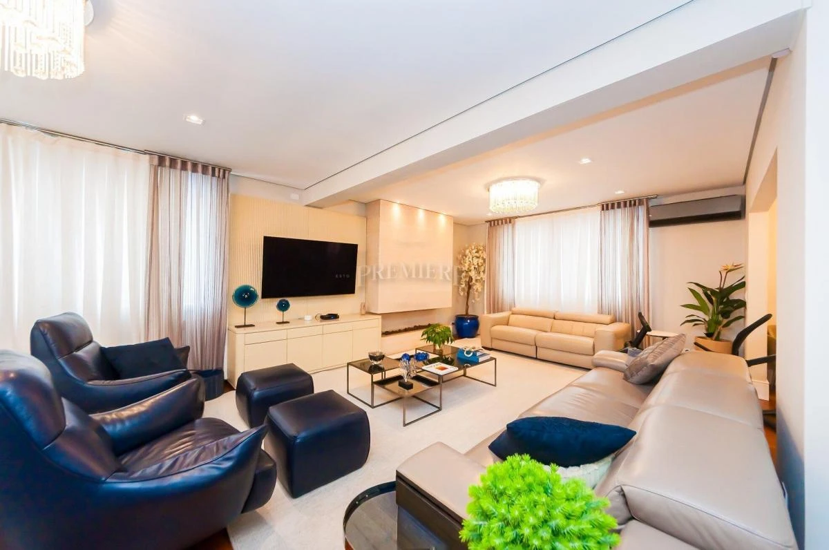 Furnished house with 3 suites and 8 parking spaces, 950 m²